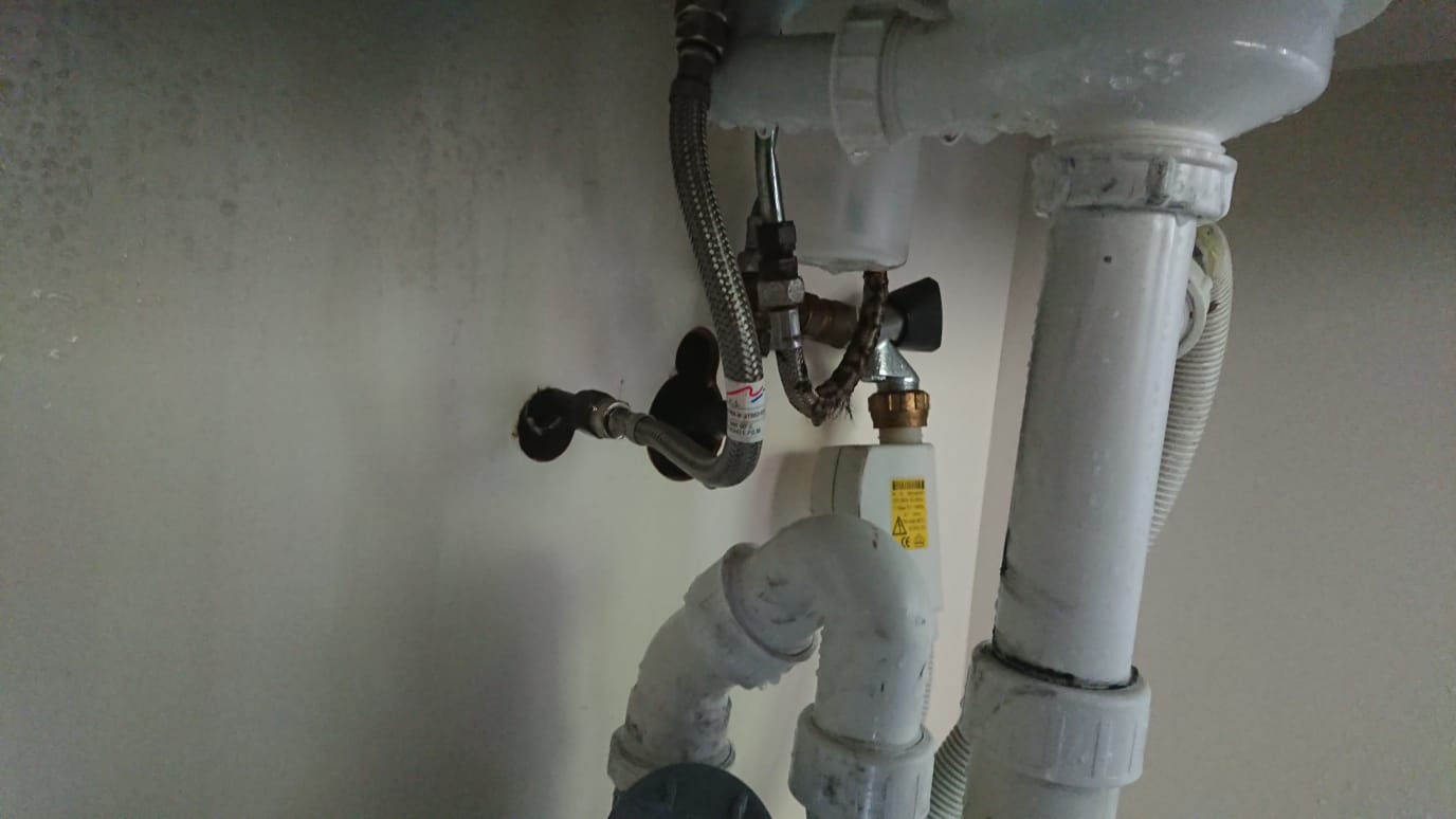 lekkage afvoer keukenkastje Nieuwerkerk aan den IJssel